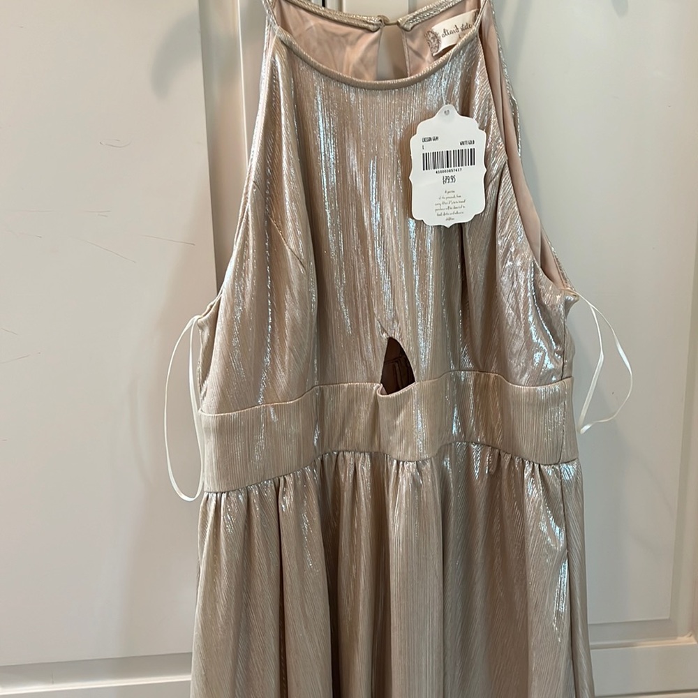 Brand:Altar’d State Color:Shimmery gold Size:L